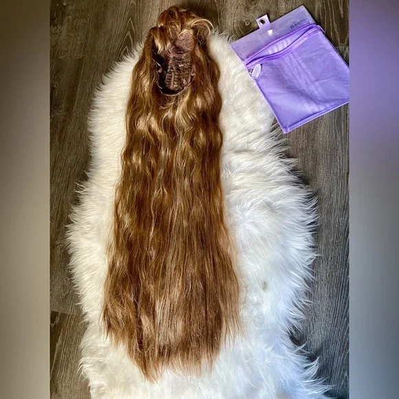 Insert Name Here Naomi wig - Picture 4 of 4